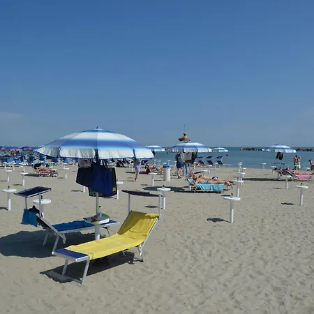 Sunny Coastal Lejlighed *