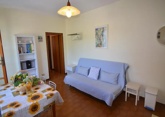 Sunny Coastal Apartment *