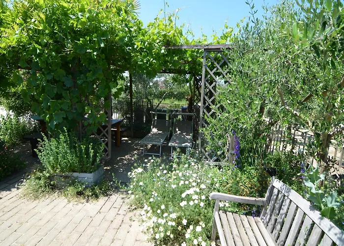 Sunny Coastal Apartment *